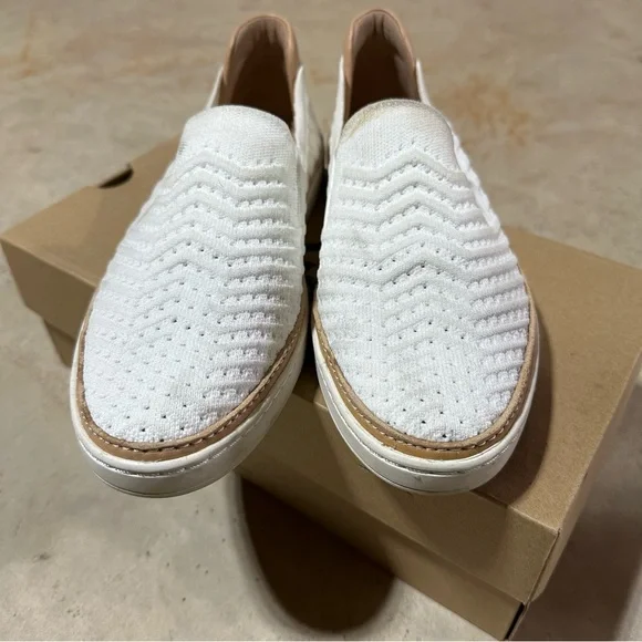 UGG Sammy Chevron Trainers Slip-On Slippers Sneakers White & Tan Size 9 - Picture 6 of 13